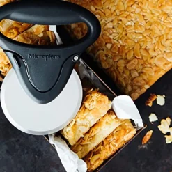 Microplaneu00ae Préparation*Roulette / Coupe pizza