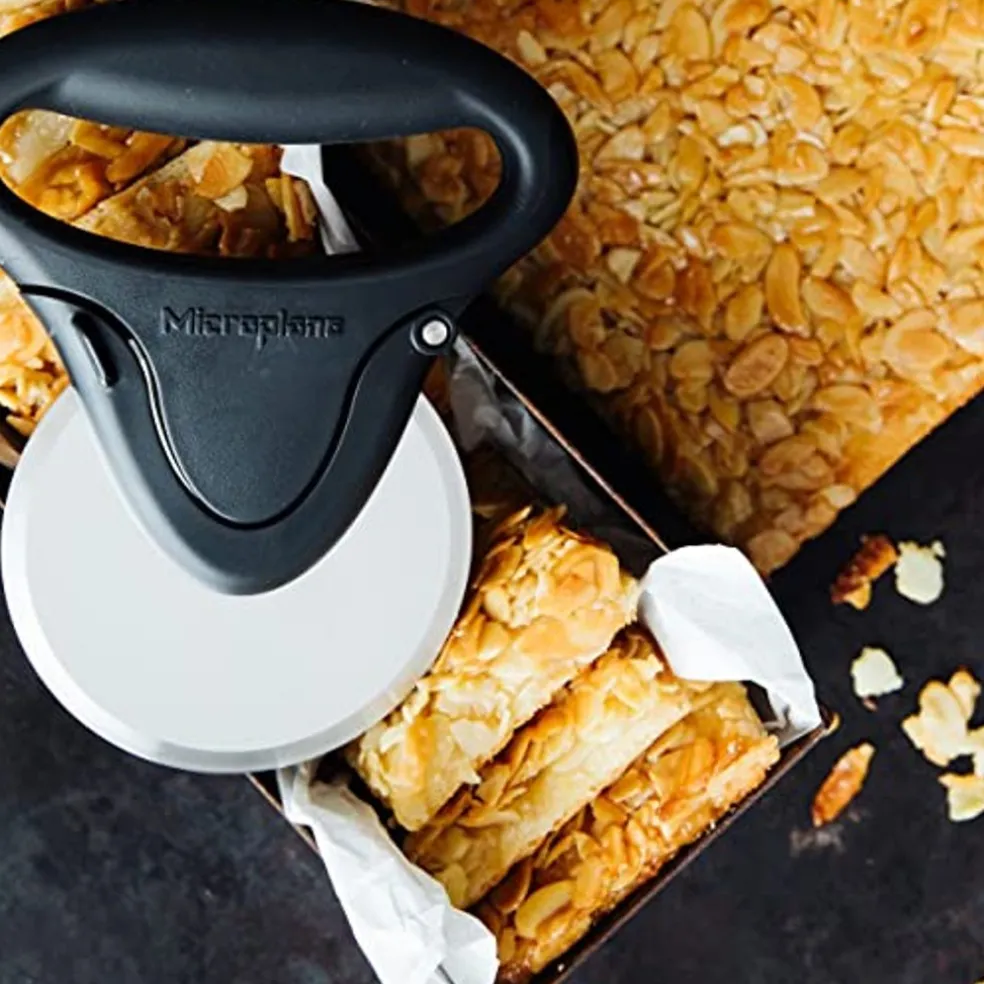 Microplaneu00ae Préparation*Roulette / Coupe pizza